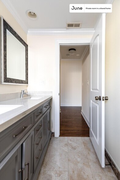 Building Photo - Room in Shared 4 bed/2 bath home