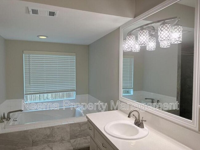 Building Photo - 6226 Allentown Dr