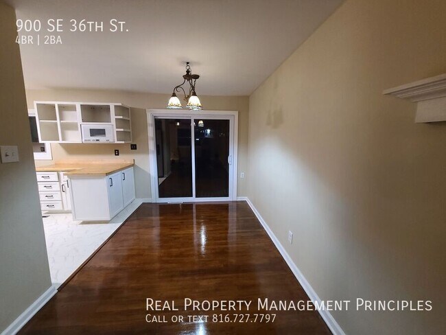 Building Photo - 900 SE 36th St