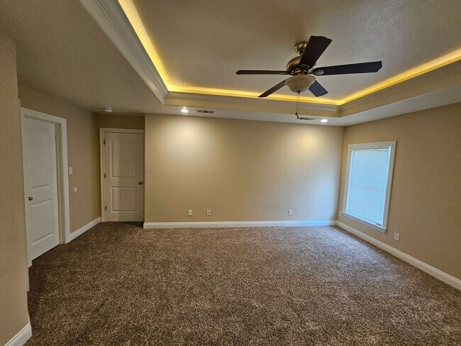 Building Photo - 121 Eagle Pt Dr
