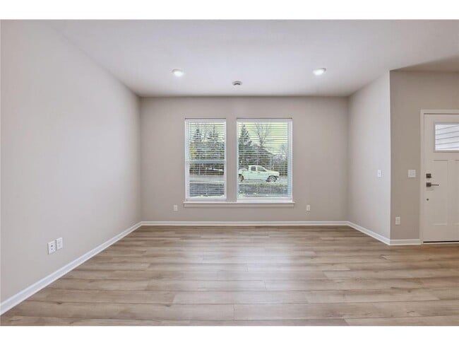 Building Photo - 2438 N Blossom Cir