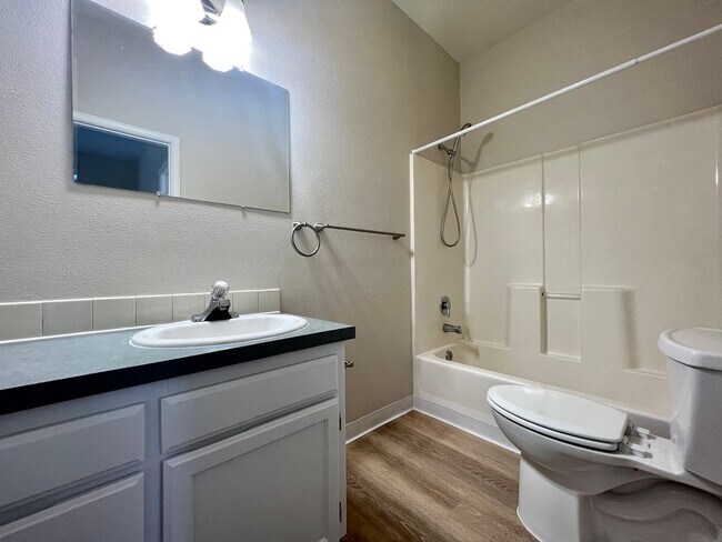 Building Photo - HAR70