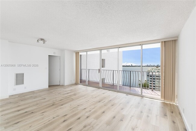 Building Photo - 7601 E Treasure Dr