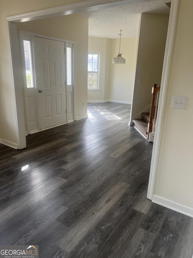 Building Photo - 8606 Foxridge Dr