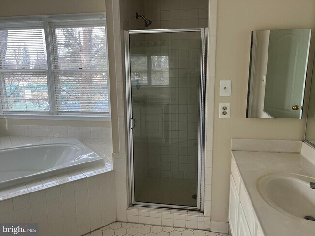 Building Photo - 9425 Spruce Tree Cir