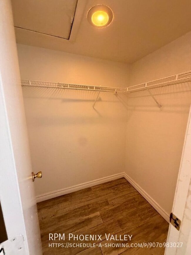 Building Photo - 2954 N Oregon St