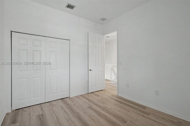 Building Photo - 975 NE 42nd Ave
