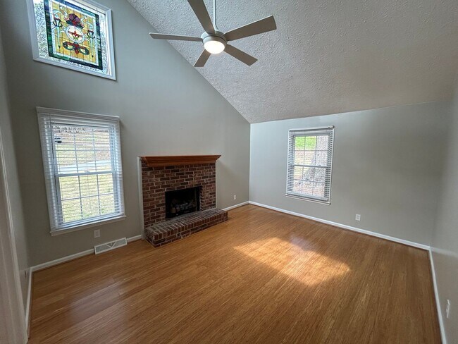 Building Photo - 29 Arrowhead Dr SE
