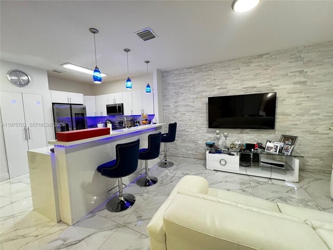 Building Photo - 748 NE 34th Ave