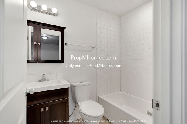 Building Photo - Spacious 3 Bedroom with Private Fenced Yar...