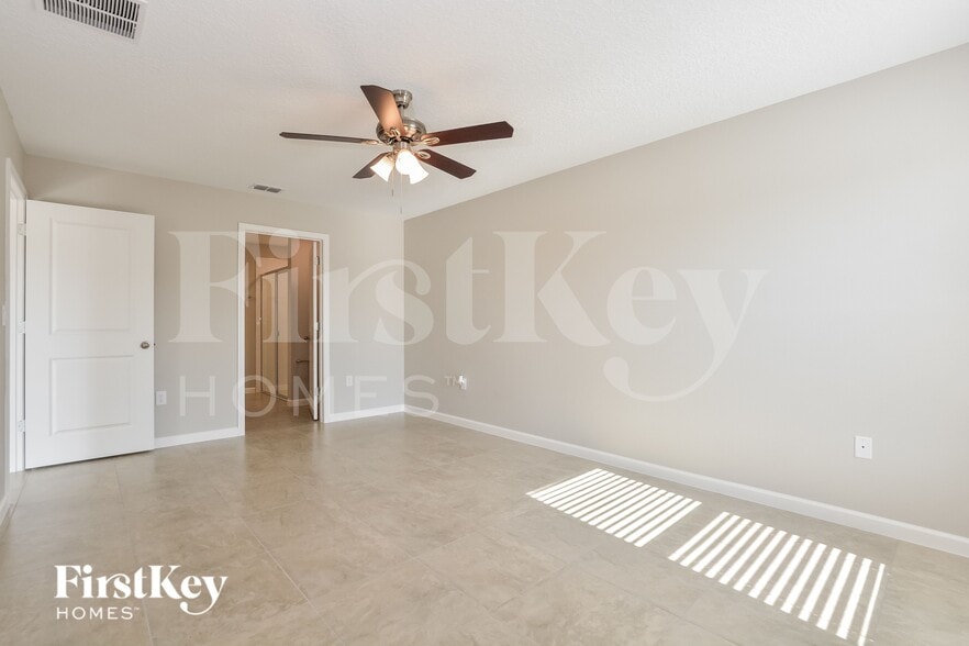 Building Photo - 610 Lindbergh Wy