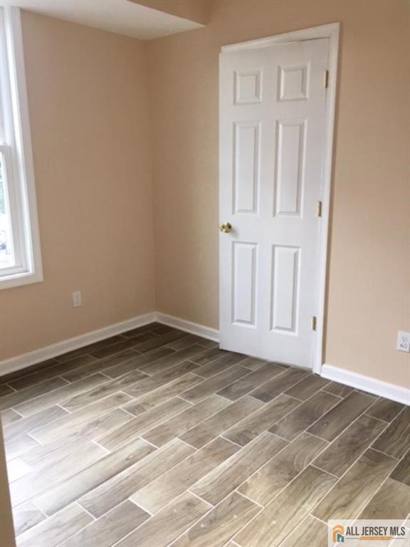 Building Photo - 250 Somerset St