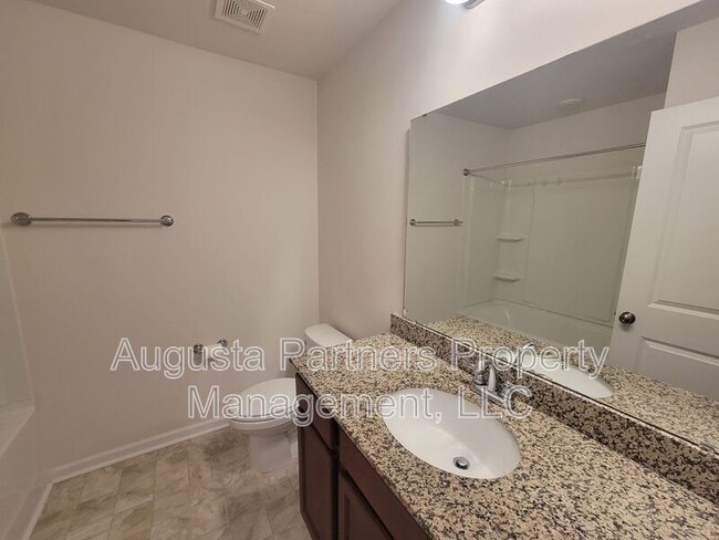 Building Photo - 166 Luxborough Ct