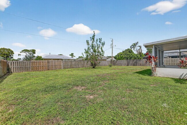 Building Photo - 561 SE Karrigan Terrace