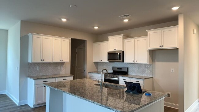 Building Photo - 1820 Hardwood Ct