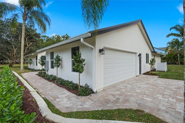 Building Photo - 12090 164th Ct N