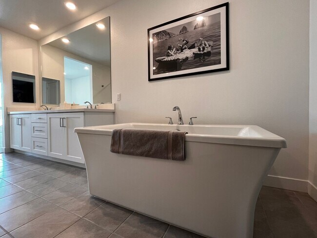 Building Photo - Luxury Condo in Lexington at Central Park West - Available Beginning of September!!