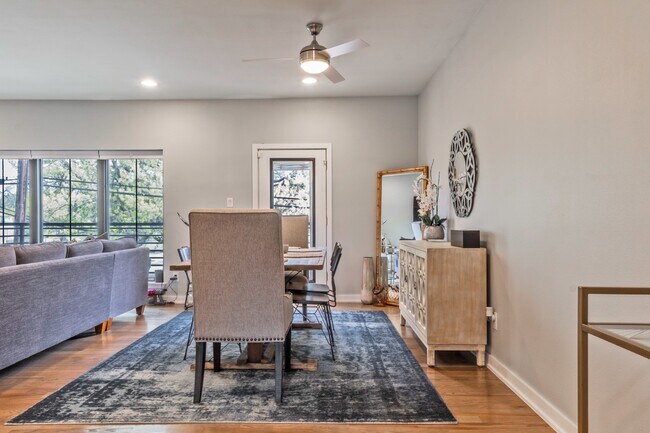 Building Photo - Stylish 2BR/2.5BA Townhome in Prime East Dallas – Attached Garage, Unbeatable Location