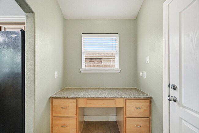 Building Photo - 8218 Silver Lure Dr