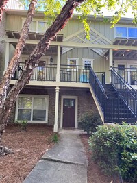 Building Photo - Ground-level, one-story condo in the highl...