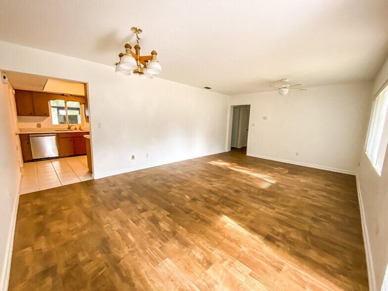 Building Photo - 151 S Triplet Lake Dr