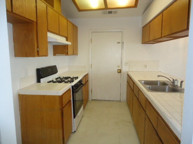 Building Photo - 1986 W Roby Ave