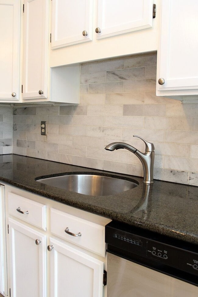 Building Photo - 4926 NE 77th Ave