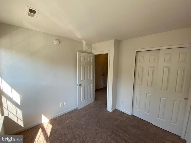 Building Photo - 4249 Normandy Ct