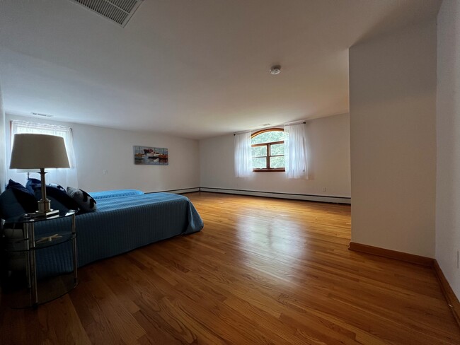 Building Photo - 56 Grandview Pl