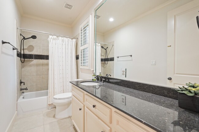 Building Photo - 521 Lovett Blvd