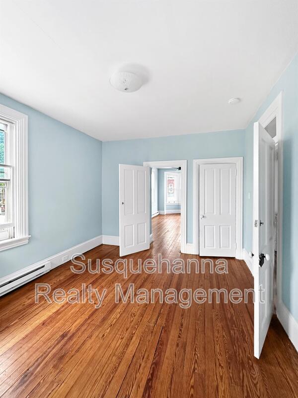 Building Photo - 744 Columbia Ave