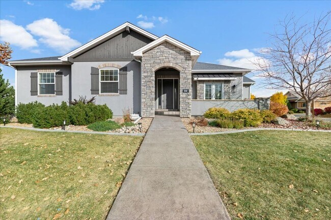 Building Photo - Stunning Custom Home in Gated Community!