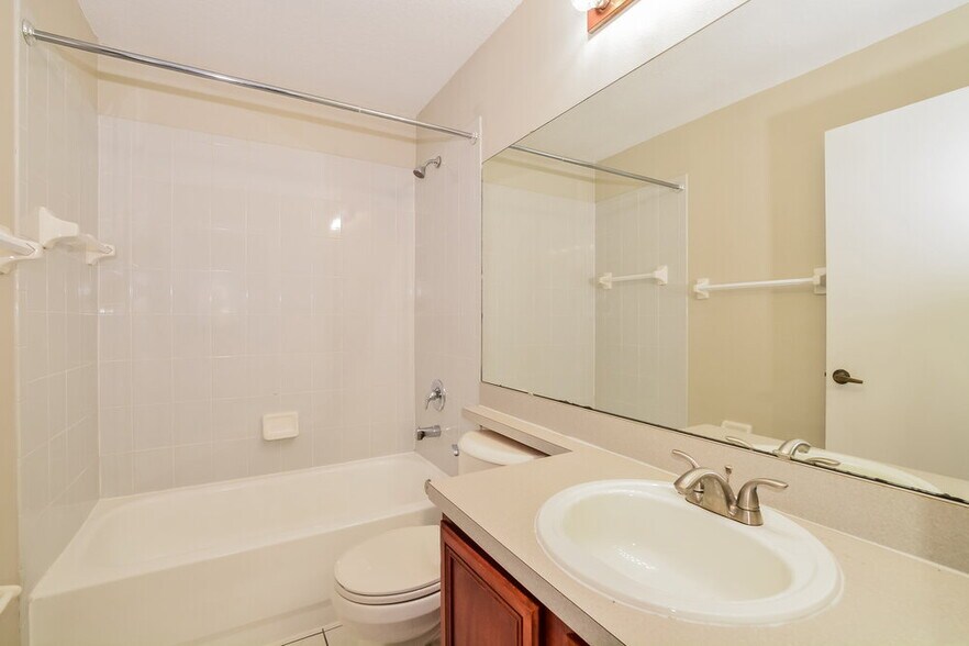 Building Photo - 10025 River Glen Ct