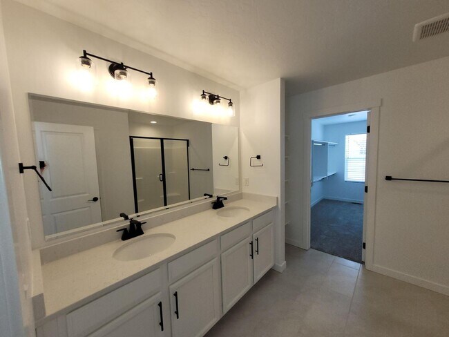 Building Photo - Stunning Newer Home In Caldwell!