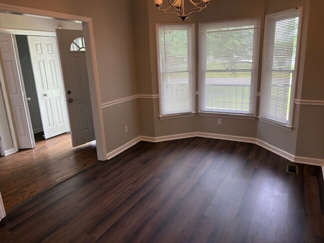 Building Photo - Murfreesboro 4BR/2.5BA fenced yard