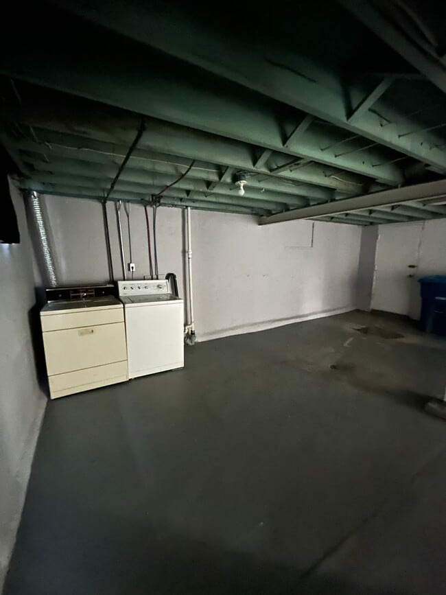 Building Photo - Charming 2-Bedroom Home with Spacious Yard...