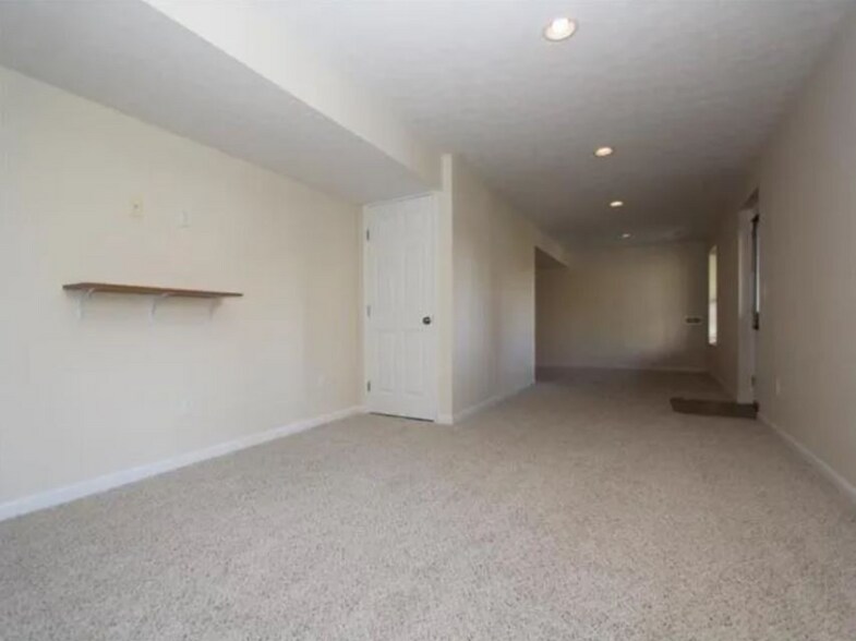 Building Photo - 983 Bandanna Dr