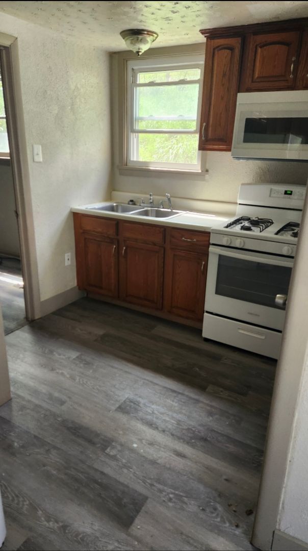 Building Photo - Charming 3BR/2BA Home in Heart of Jeannette