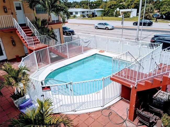 Building Photo - 1830 Sheridan St