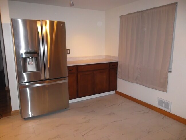 Building Photo - 2617 Bethel Crest Dr