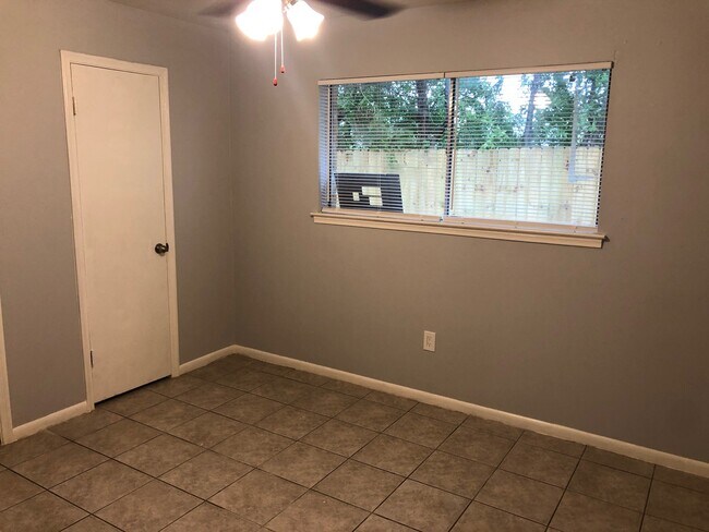Building Photo - 10510 Kiber Dr