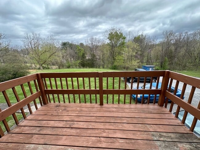 Building Photo - 2 Bedroom / 1.5 Bath Townhouse, Kingsport TN