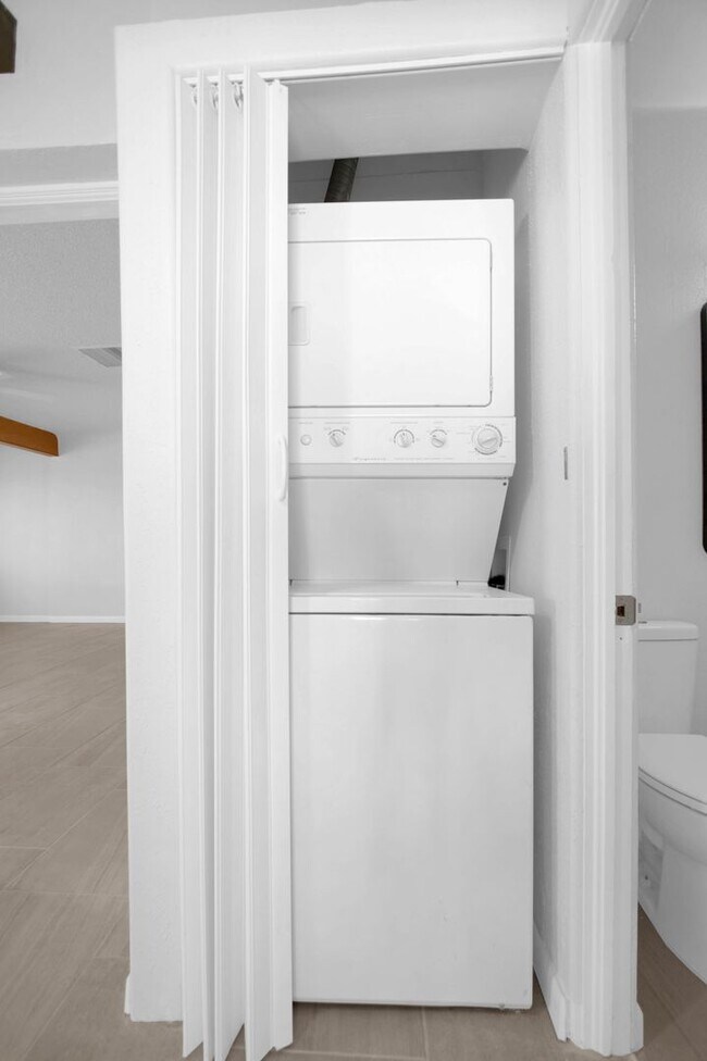 Building Photo - Adorable 3 bedroom, 2 bath apartment in Northeast El Paso!