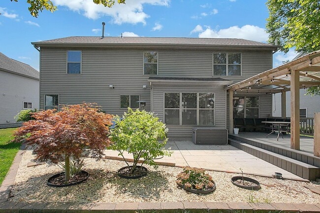 Building Photo - 7961 Pinehill Rd