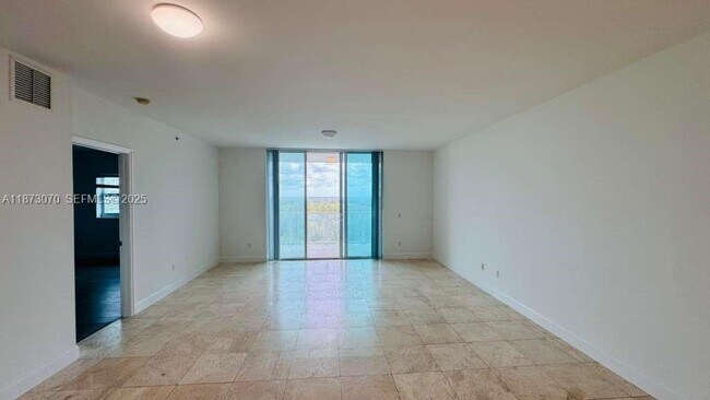 Building Photo - 15051 Royal Oaks Ln