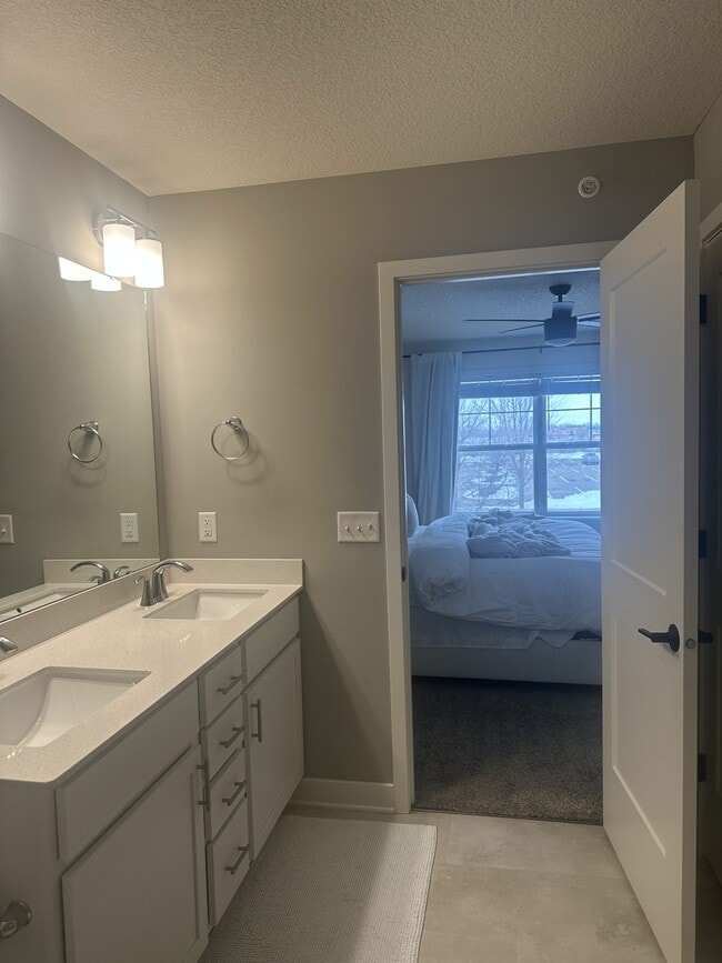 Building Photo - 2122 Ada Dr