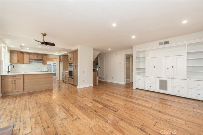 Building Photo - 6 Elderberry