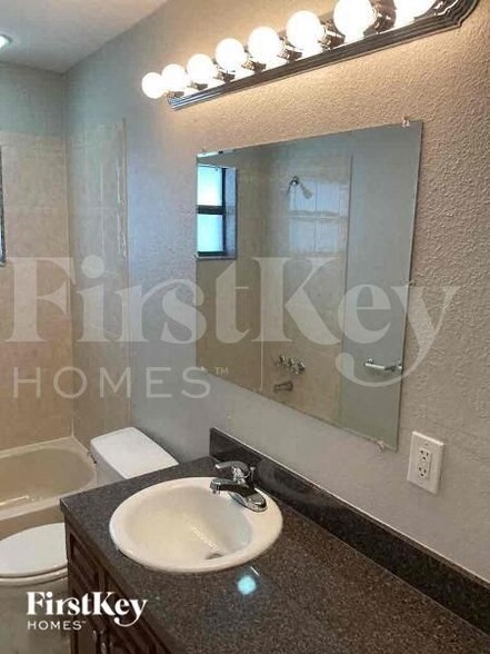 Building Photo - 8313 Oleander Ln
