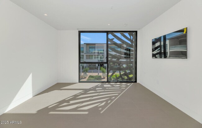 Building Photo - 6587 N Palmeraie Blvd