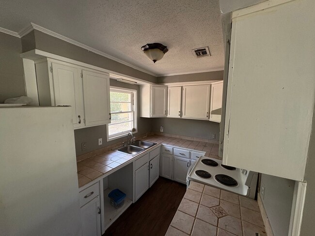 Building Photo - 3 Bedroom 1 Bath House for Rent